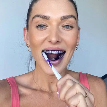 ShineFoam: Sonríe con confianza, dientes más blancos al instante